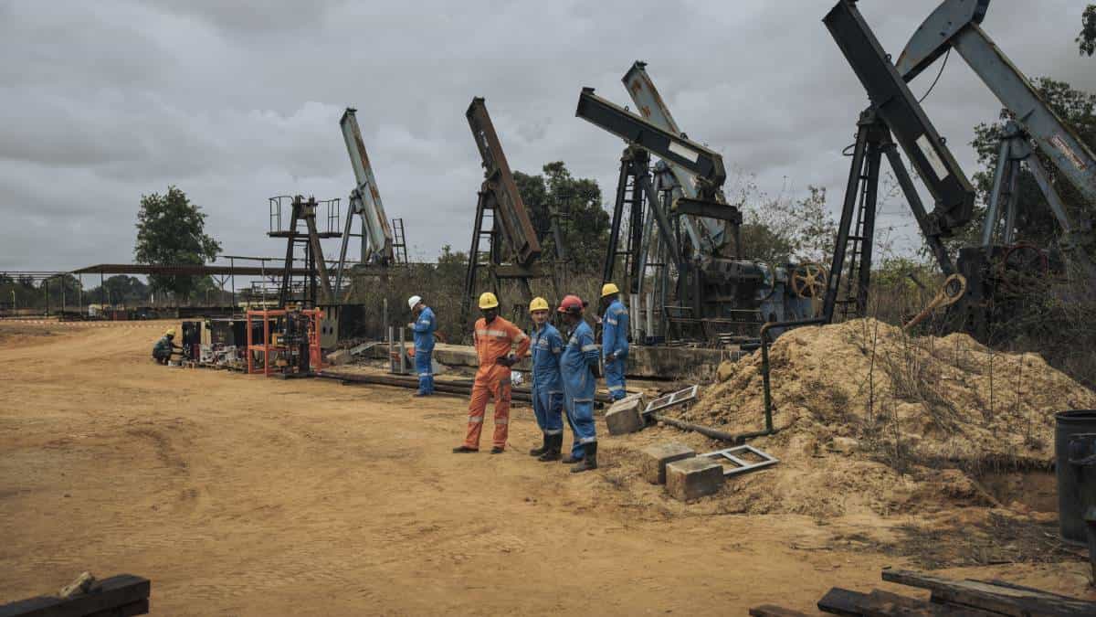 Miembros de la OPEP se reunirán para definir niveles de producción de petróleo en 2022