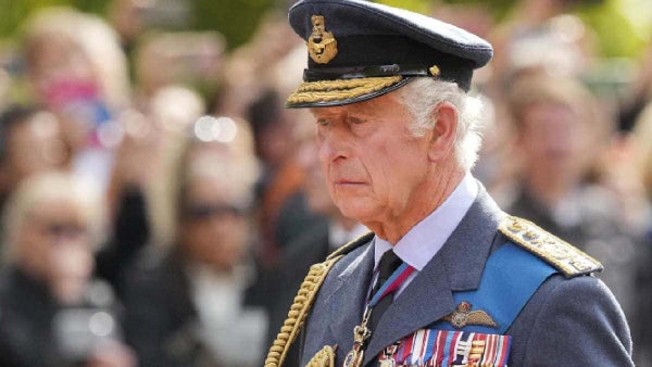 Rey Carlos lll despide a decenas de empleados tras ser coronado: ¿por qué?