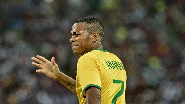 Robinho, de jugar en el Real Madrid, a no poder salir de Brasil por presunto caso de violación Robinho, de jugar en el Real Madrid, a no poder salir de Brasil por presunto caso de violación
