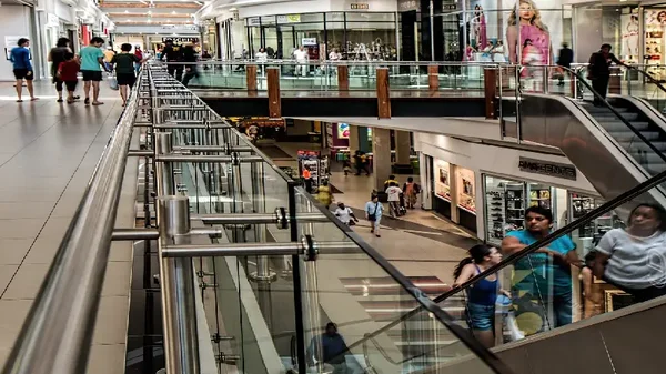 Delincuentes acechan en centro comercial de Chía con robo masivo de tarjetas Delincuentes acechan en centro comercial de Chía con robo masivo de tarjetas