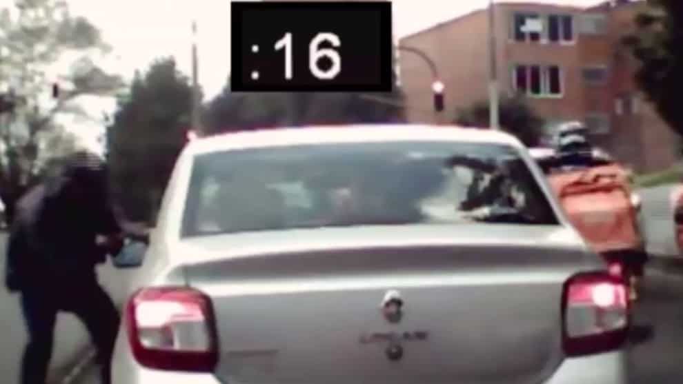 Los delincuentes atacan en los semáforos y trancones.