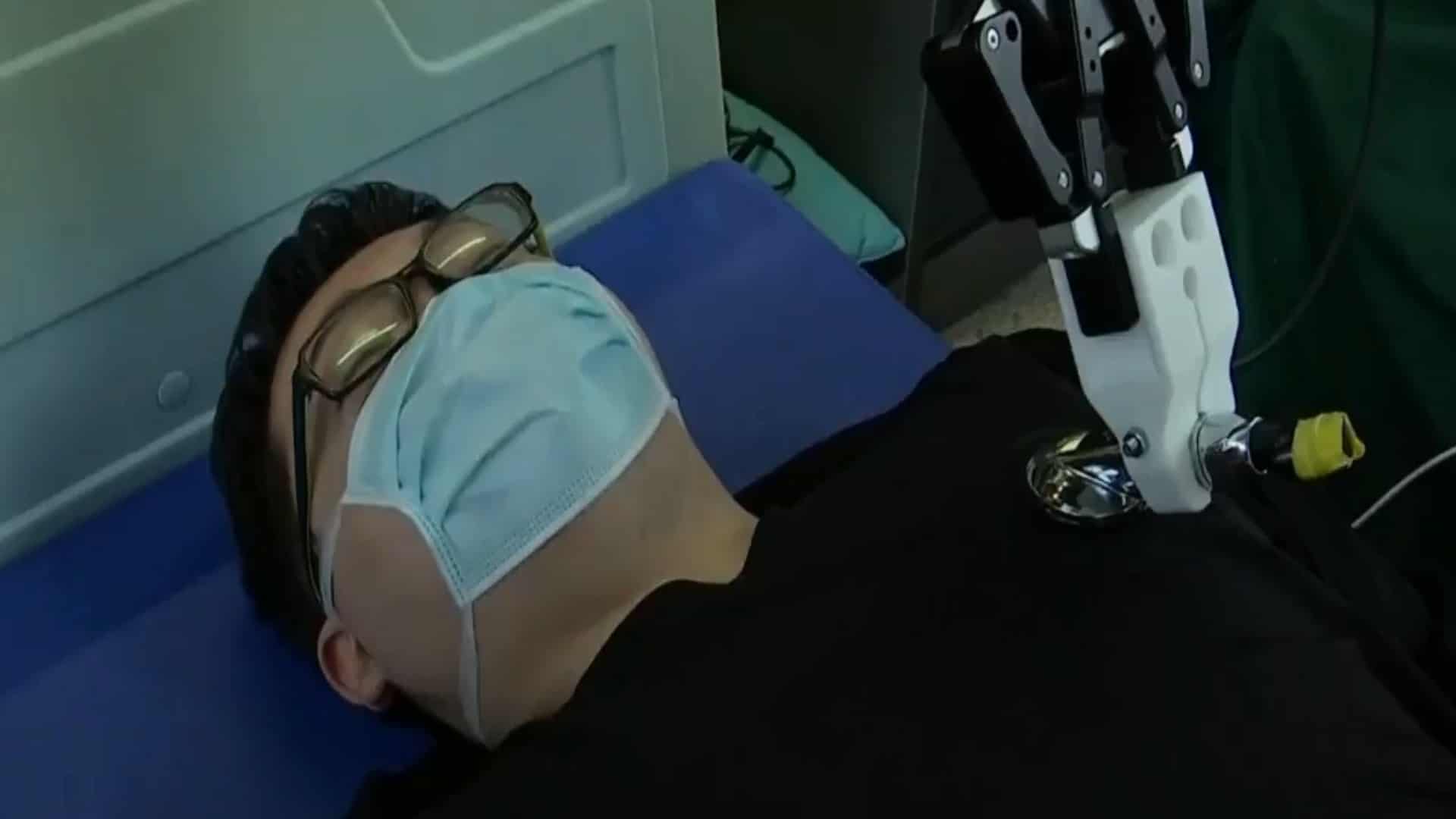 Coronavirus salud robot