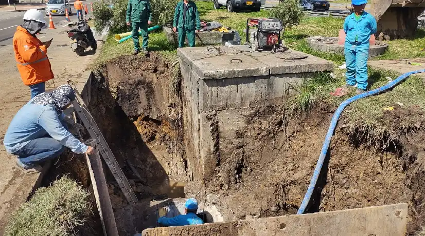 Daño en tubería deja sin agua varios barrios en el norte de Bogotá