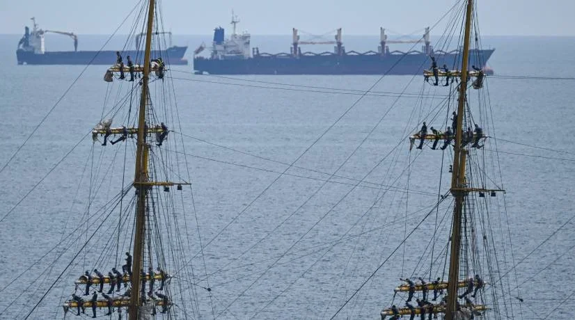 Rusia ataca puertos y anuncia incursión en mar Báltico