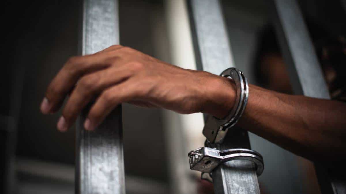 Rusia condena a hombre por simular la crucifixión de Jesucristo