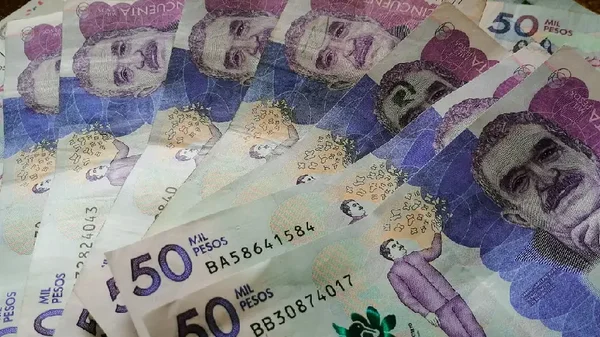 ¿Cómo acceder a los subisidios escolares que ofrecen las cajas de compensación? ¿Cómo acceder a los subisidios escolares que ofrecen las cajas de compensación?