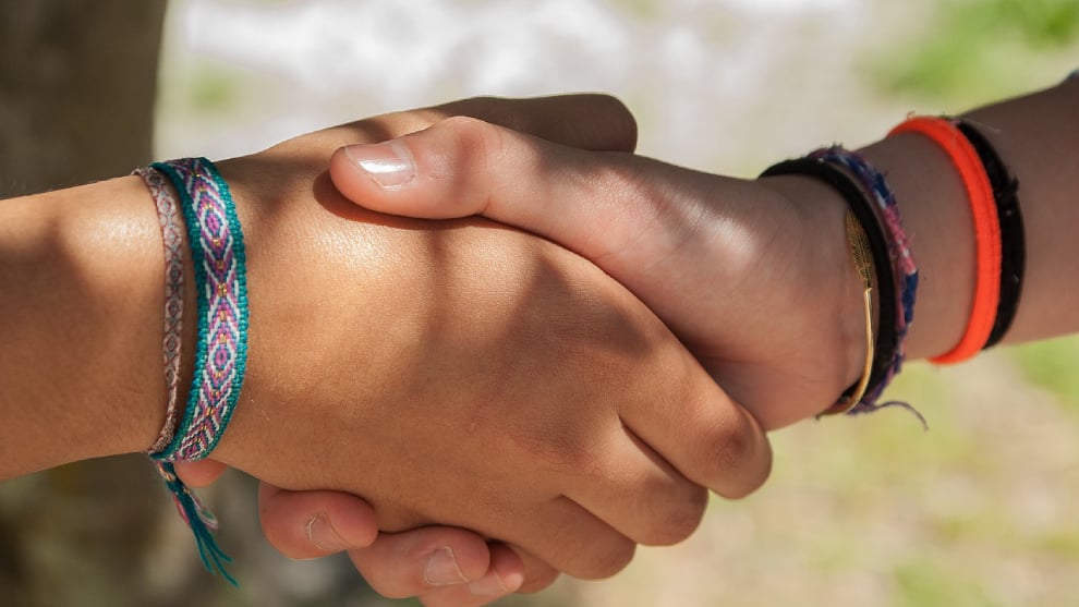 Nuevos saludos por el coronavirus