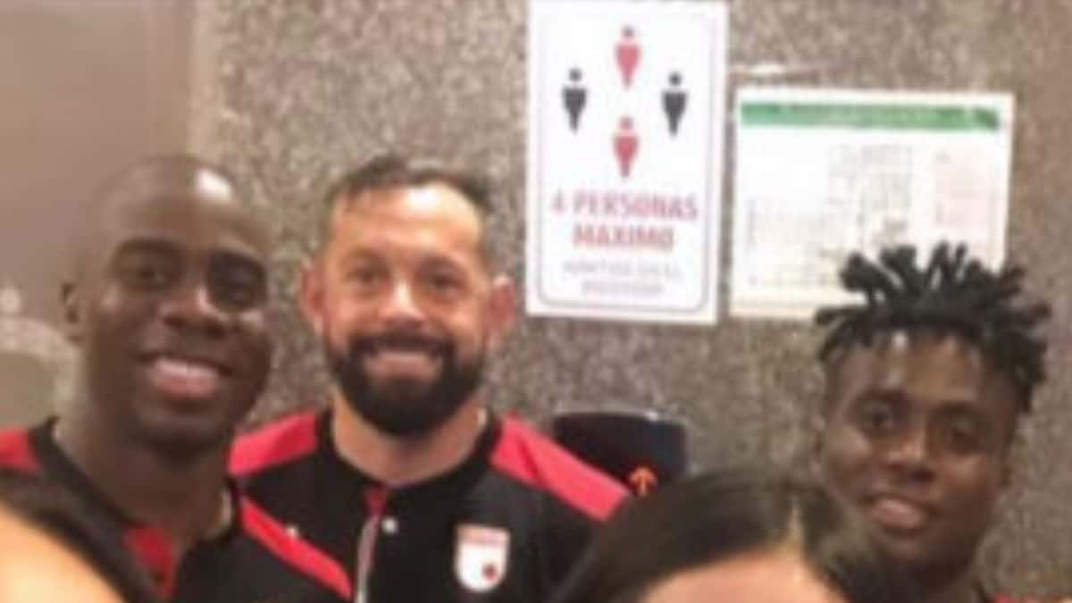 Foto futbolistas Santa Fe con modelos: 4-0 Alianza Petrolera