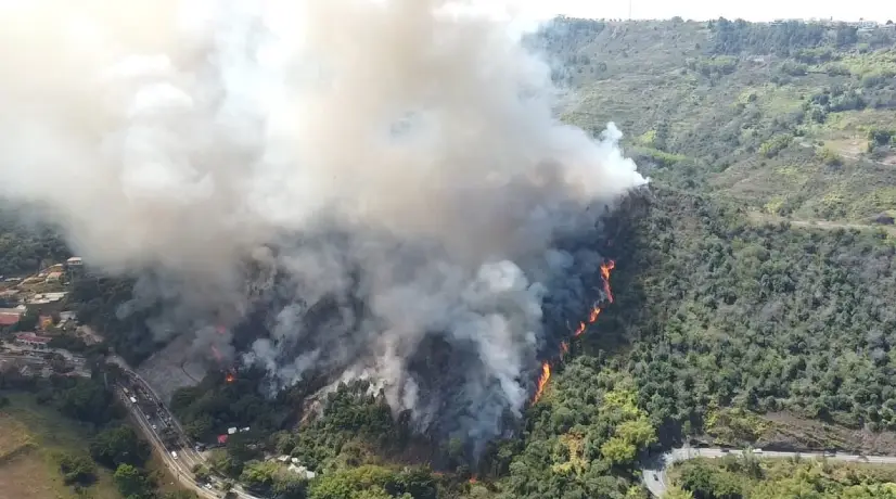 Santander declarará calamidad pública por incendios, Cundinamarca ya lo oficializó / Foto: @GralJuvenalDiaz Santander declarará calamidad pública por incendios, Cundinamarca ya lo oficializó