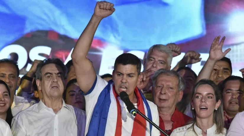 Santiago Peña celebra su victoria política en Paraguay.