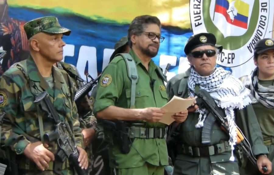 Pese a tomar las armas, Congreso le seguirá pagando a Jesús Santrich