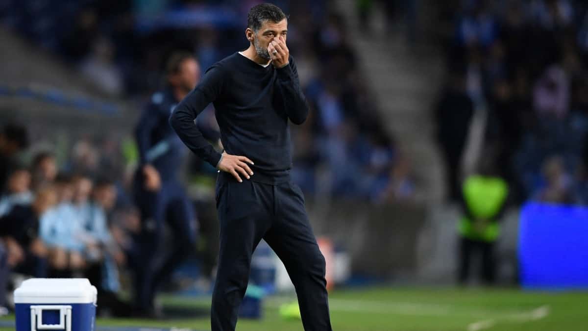 Apedrean coche Conceiçao tras la derrota del Porto en Champions