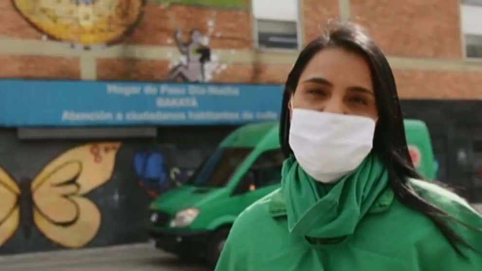 Servientrega y la Fundación Mujeres de Éxito donan tapabocas a habitantes de calle