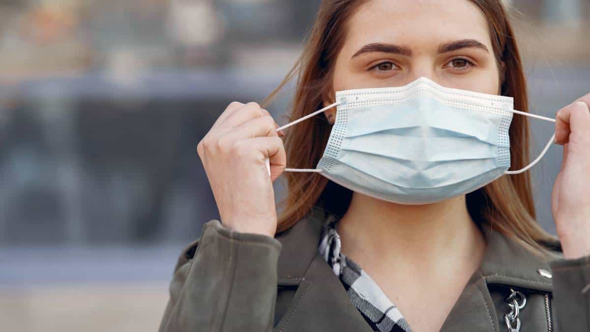 España le dice adiós al tapabocas: presidente anunció que la mascarilla dejará de ser obligatoria al aire libre