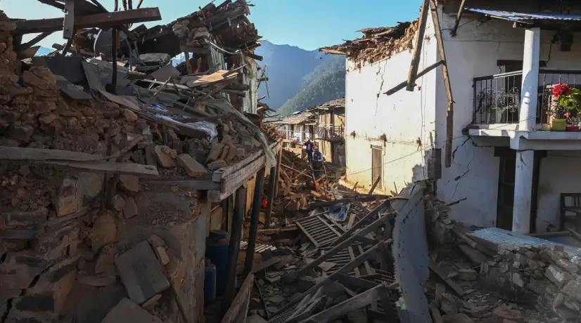 Cifra de muertos tras potente sismo en Nepal ascendió a más de 140 ...