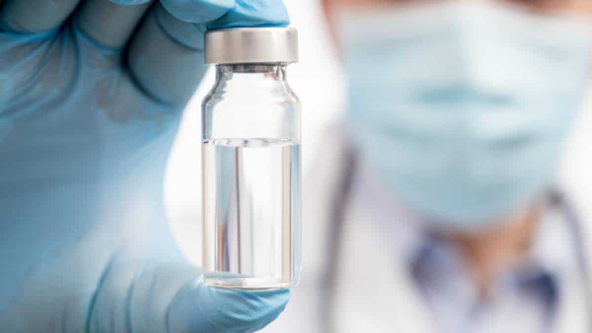 Ocho trabajadores tuvieron una sobredosis al recibir cinco dosis de la vacuna covid