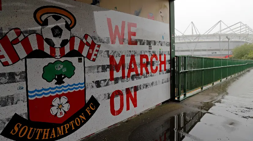 Southampton despide a su entrenador