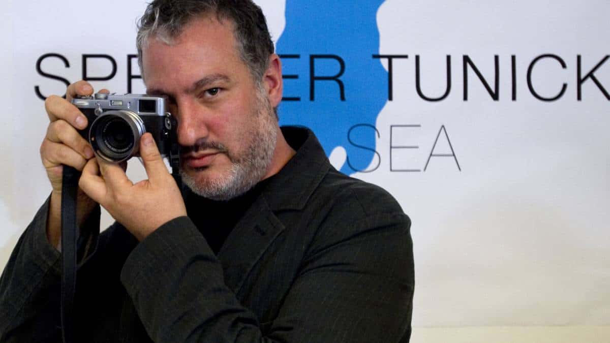 Spencer Tunick fotografió a cientos de personas frente al Mar Muerto