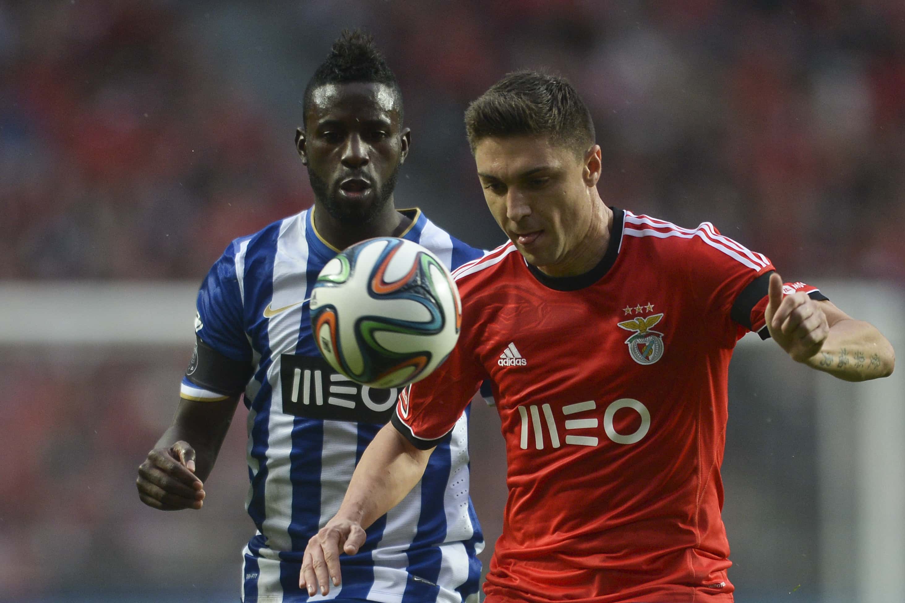 El Oporto se encuentra en el tercer lugar a tres del Benfica. AFP