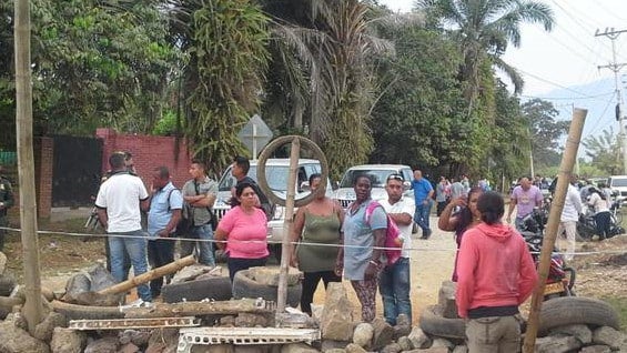 Los líderes de las poblaciones exigen la pavimentación de la vía. Foto: @02207hurtado