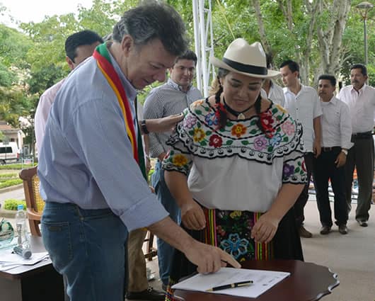 Santos se reunió con los alcaldes de Santander. Foto oficial.