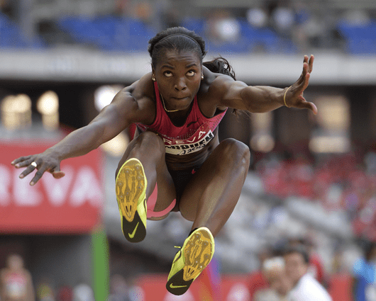 Caterine Ibargüen en prueba de triple salto. Foto: AFP