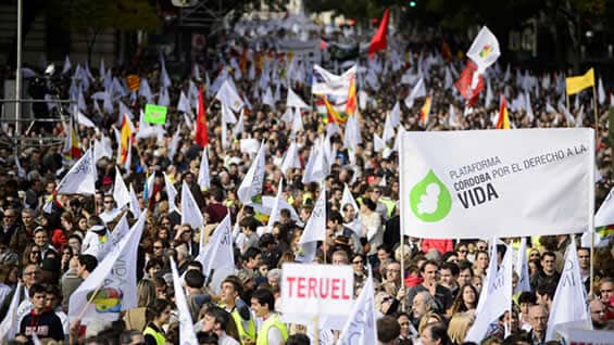 Miles de personas se manifiestan en Madrid contra el aborto | Noticias RCN