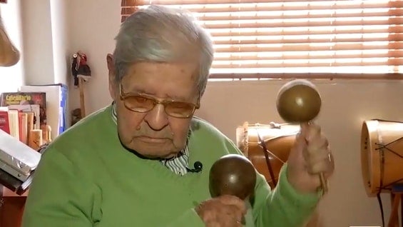 La pasión por la música lo llevó a componerle una canción a su gran amor hace 81 años. Foto: Noticias RCN.