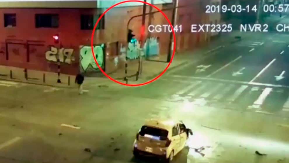 El choque entre ambos vehículos quedó registrado en video. Foto: Noticias RCN.