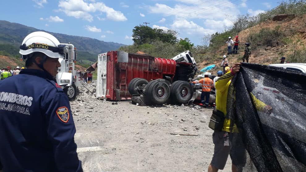 Los heridos fueron trasladados a un centro asistencia de Guaduas. Foto: @DNBomberosCol