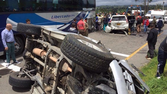 El vehículo del Gobernador de Boyacá, accidentado en vía de Tunja.