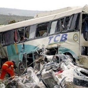 Al menos 12 muertos y más de 40 heridos en accidente de un bus en ...