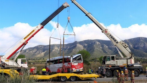 Este es el autobús en el que se movilizaban las estudiantes. Foto: AFP