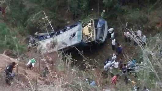 Según informaron las autoridades, 22 personas resultaron heridas en el accidente. Foto: EFE.