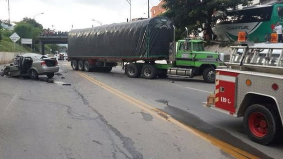 Según testigos, el vehículo viajaba a más de 100 Km/h. Foto: Nelson Cipagauta.