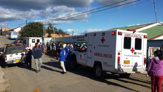 Organismos de socorro trasladaron a los estudiantes a centros asistenciales. Foto: Noticias RCN.