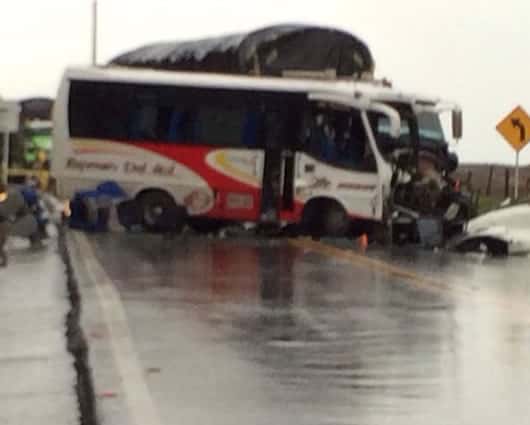 Bus de transporte público chocó en la vía Mondoñedo (Cundinamarca). Foto: Albert G. Garay