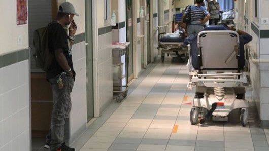 El cuerpo de la víctima presenta quemaduras uniformes, lo cual no es usual en estos casos.