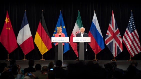 Los jefes de la diplomacia de la Unión Europea e Irán. Foto: AFP