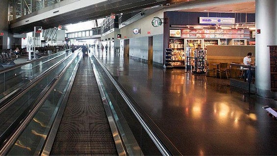 Interior del Aeropuerto de Miami. Foto: Oficial.