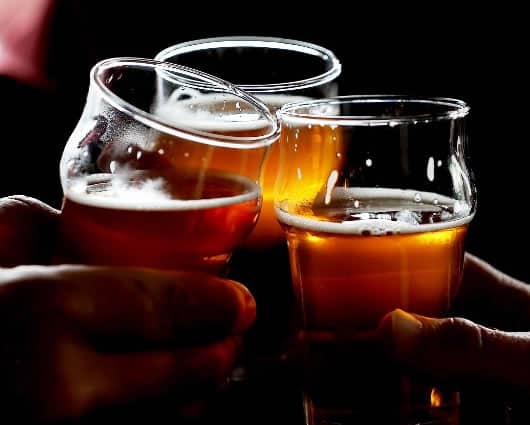 Se puede mezclar también alcohol en polvo con bebidas pasantes. AFP