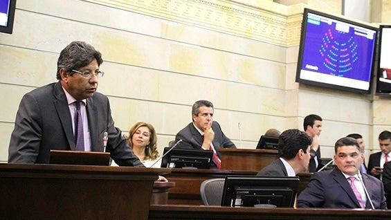 Alejandro Linares, nuevo magistrado de la Corte Constitucional. Foto: Senado de la República.