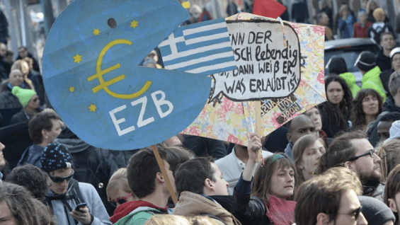 Helicópteros de la Policía vigilan la ciudad desde ayer. Foto. EFE