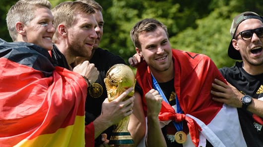 "¡Así es como gana Alemania, así es como gana Alemania!", cantaron los hinchas al unísono. Foto: AFP.