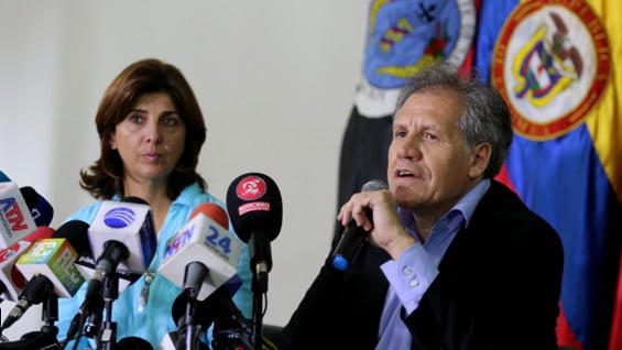 Luis Almagro, secretario general de la OEA; y la canciller colombiana María Ángela Holguín. Foto: EFE.