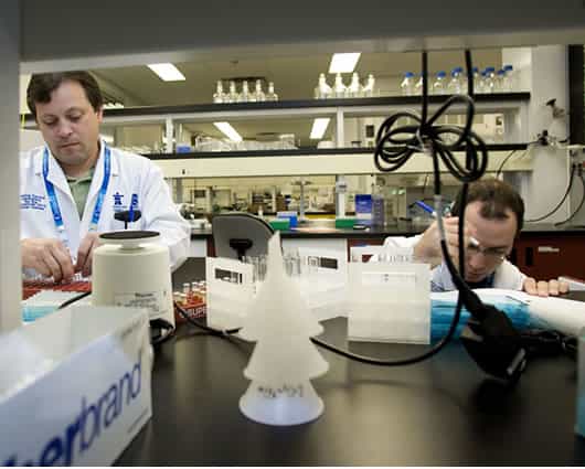 La AMA tiene 30 laboratorios antidopaje alrededor del mundo. Foto: AFP