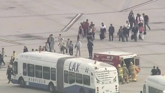 Unidades de policía y bomberos permanecen en máxima alerta. Foto: NoticiasRCN.com