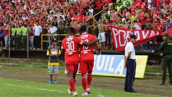 Jugadores del América celebran gol frente a Popayán. Foto: Foto: @AmericadeCali