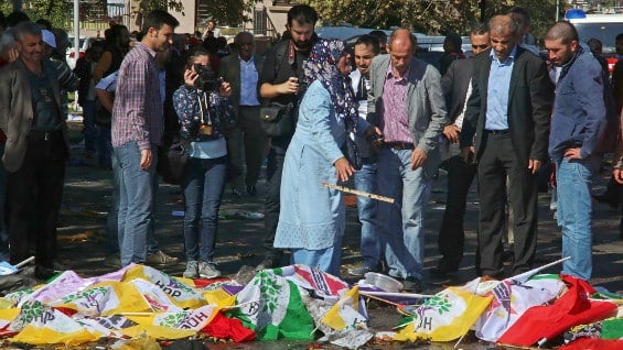 El doble atentado durante una marcha por la paz en Ankara dejó al menos 97 muertos. Foto: EFE.