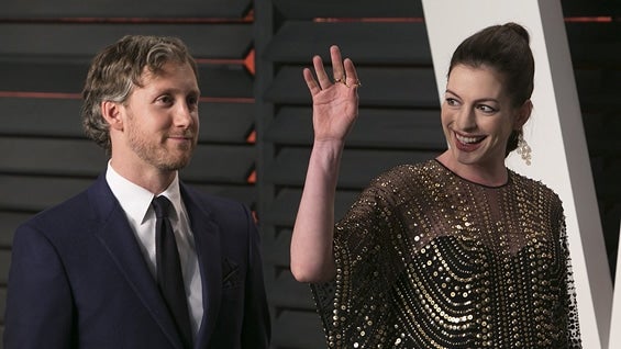 La actriz Anne Hathaway está casada desde 2012 con el también actor Adam Shulman. Foto: AFP.